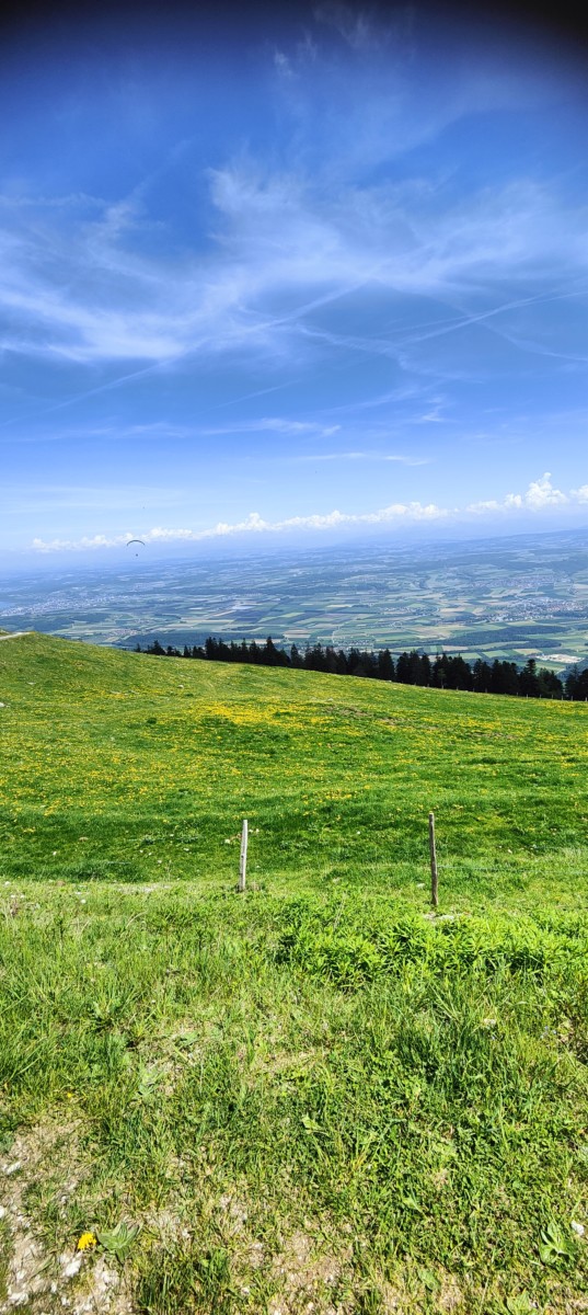 Vue sur le  lac de Neuchâtel et Yverdon-les-Bains